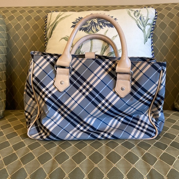 Authentic Burberry tote bag - Picture 1 of 13